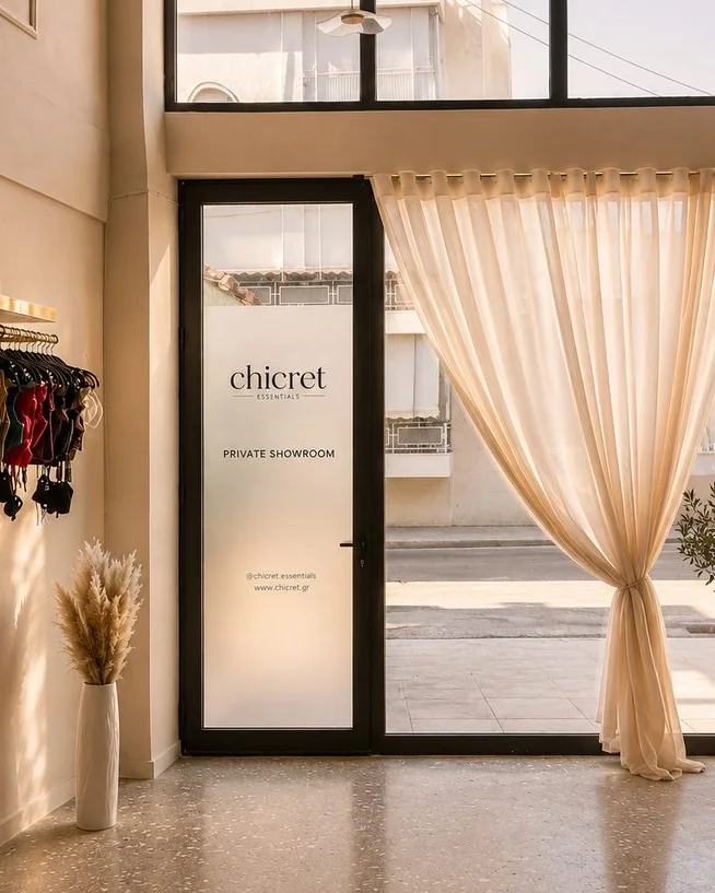 Η είσοδος του showroom της Chicret Essentials